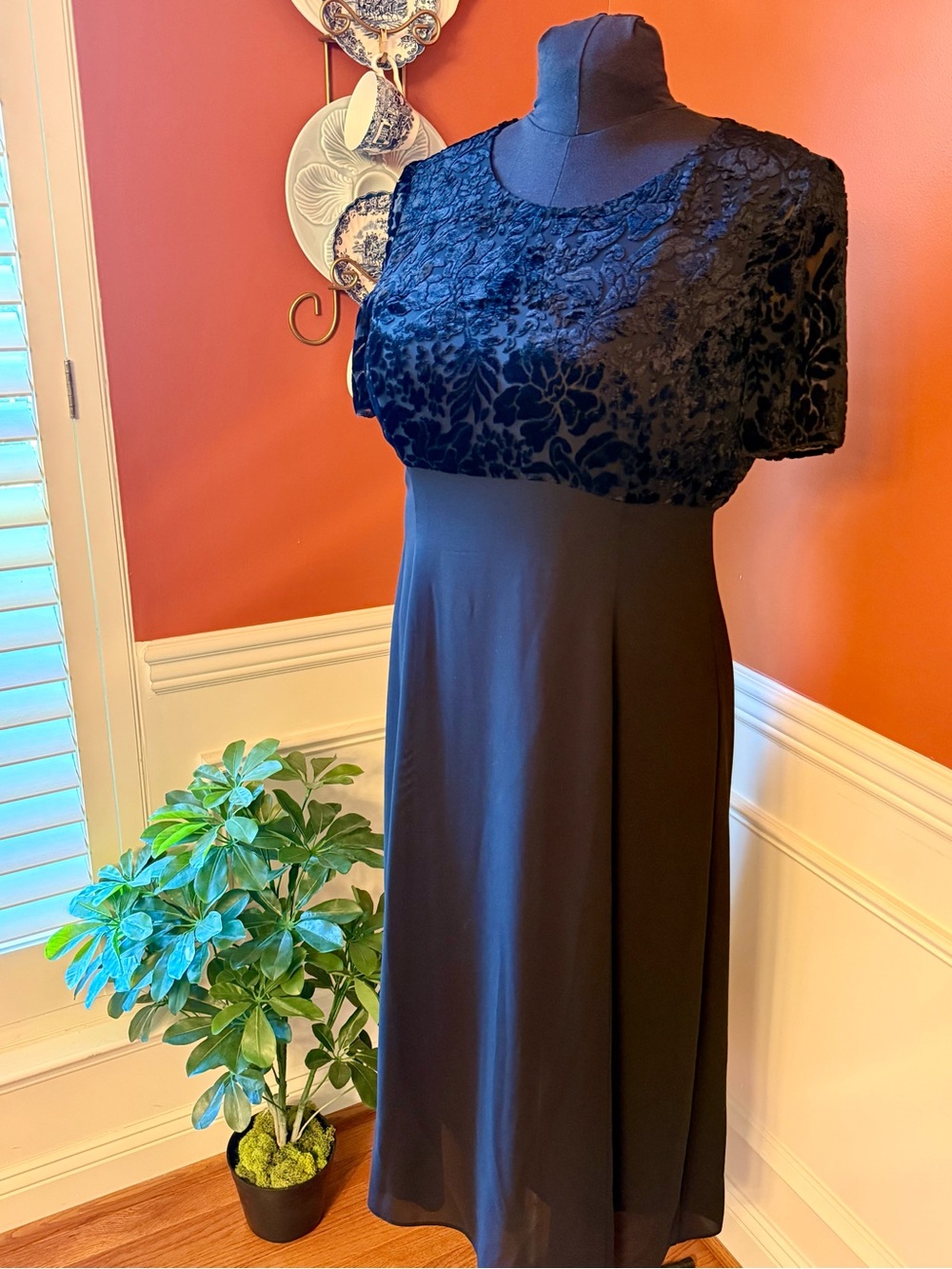 Vintage 1960’s Debenham & Freebody Velvety Chiffon Special Occasion Dress